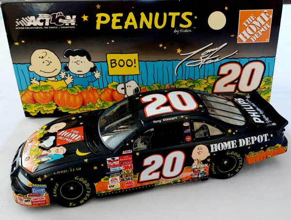 Tony Stewart #20 NASCAR 2002 Grand Prix Home Depot / The Peanuts 1:24