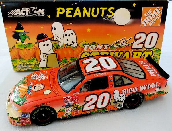 Tony Stewart #20 NASCAR 2002 Grand Prix Home Depot / The Peanuts 1:24