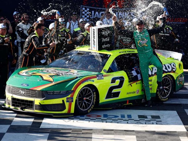 Austin Cindric #2 NASCAR 2025 TP Ford Menards Quaker State Race Win 1:24
