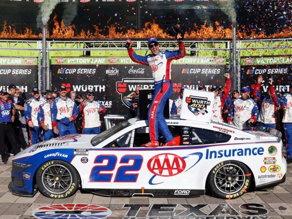 Joey Logano #22 NASCAR 2025 TP Ford AAA Insurance Texas Race Win 1:64