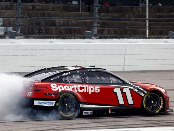 Denny Hamlin #11 NASCAR 2025 JGR Toyota Sport Clips Darlington Win 1:64