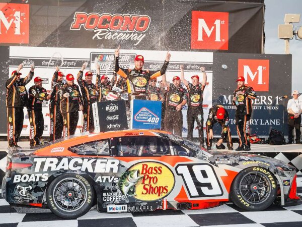 Chase Briscoe #19 NASCAR 2025 JGR Toyota Bass Pro Shops Pocono Race Win 1:64