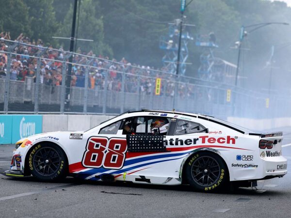 Shane Van Gisbergen #88 NASCAR 2025 Weathertech Chicago Race Win 1:24 Color Chrome