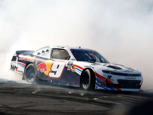 Shane Van Gisbergen #9 NASCAR 2025 Weathertech Red Bull Chicago Race Win 1:64