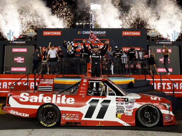 Corey Heim #11 Nascar 2025 TG Safelite Phoenix Race Win 1:64