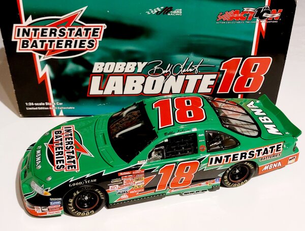 Bobby Labonte #18 NASCAR 2002 Interstate Batteries 1:24