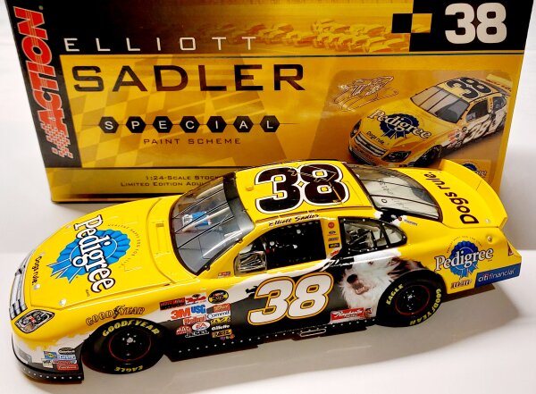 Elliott Sadler #38 NASCAR 2006 Ford RYR Pedigree 1:24