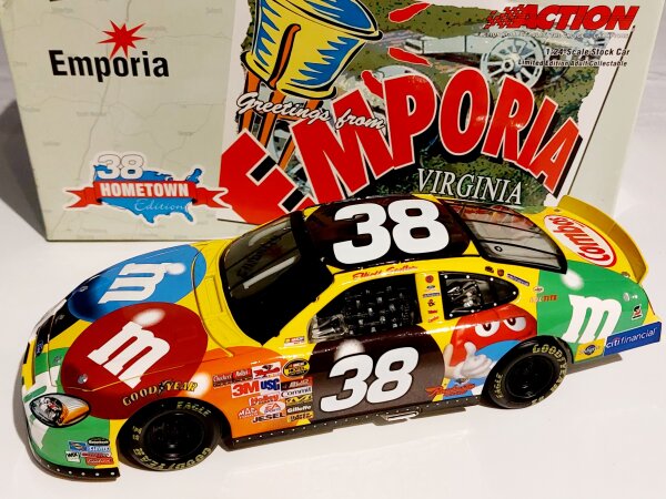 Elliott Sadler #38 NASCAR 2005 Ford RYR M&M Hometown Edition 1:24