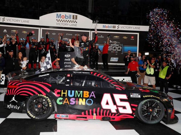 Tyler Reddick #45 NASCAR 2026 23XI Toyota Chumba Casino Daytona 500 Race Win 1:64