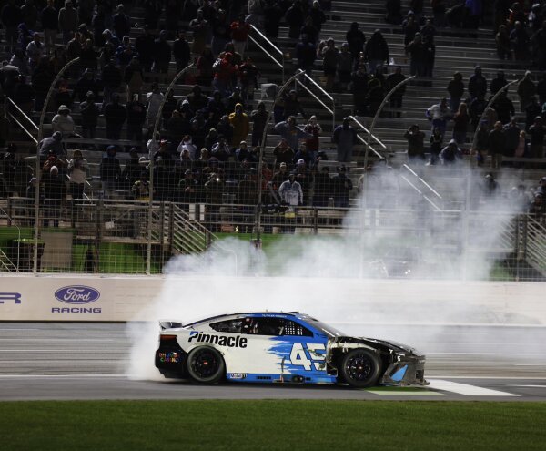 Tyler Reddick #45 NASCAR 2026 23XI Toyota Pinnacle Atlanta Race Win 1:24