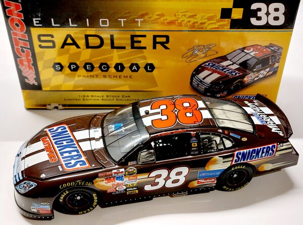 Elliott Sadler #38 NASCAR 2006 Ford RYR Snickers 1:24
